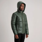 
模特上身效果： Gordon Tan Hooded Leather Puffer Jacket 模特试穿展示（自然光垂坠质感）