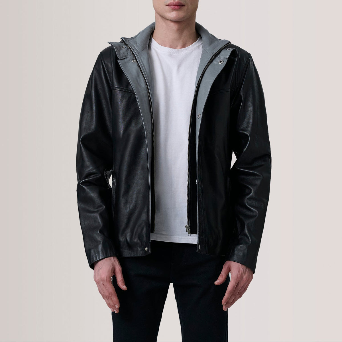 
Henrik Grey Suede Cafe Racer For Men in Grey Goatskin Suede - 正面版型与定制立体剪裁轮廓 | 官方商城选购