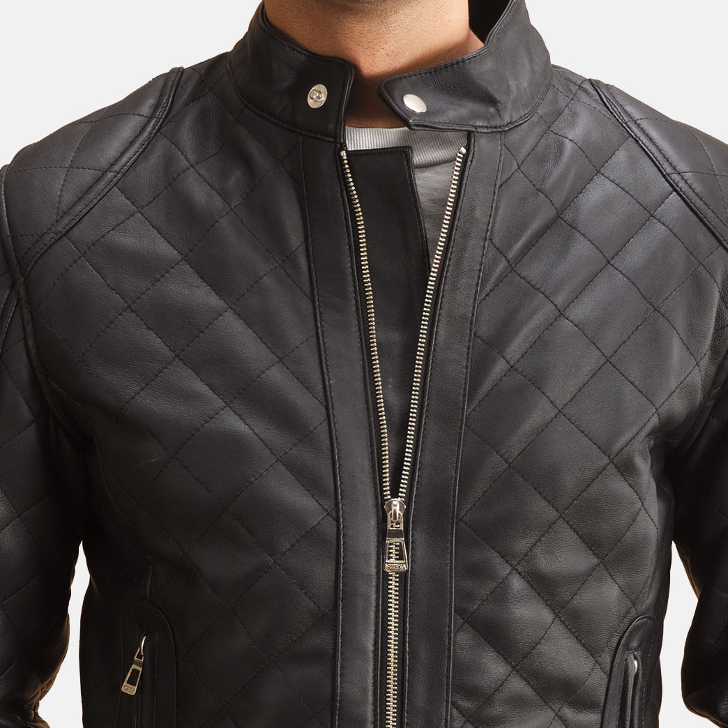 Close-Up Detail of Band with Snap Button &amp; Zipper Hardware on Henry Quilted 黑色 真皮夹克 男士