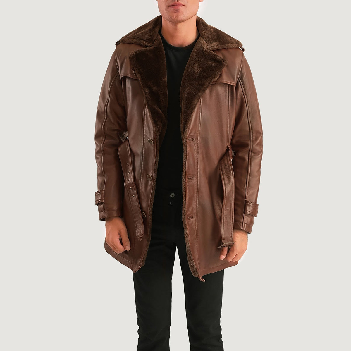 
Hunter Distressed 复古棕 Fur 真皮大衣 男士 - 展现立体袖型与合身版型的侧身视角