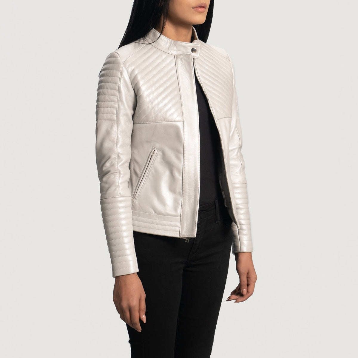 
Silver Sheepskin Leather Biker Jacket - 展现肩线贴合与利落下摆的背部视角