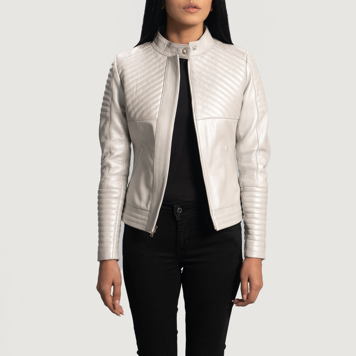 Ice Maiden Silver Quilted Leather Biker Jacket - 展现立体袖型与合身版型的侧身视角