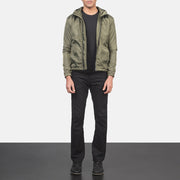 
Jimmy 墨绿色 Hooded Windbreaker 真皮夹克 男士 - 展现立体袖型与合身版型的侧身视角