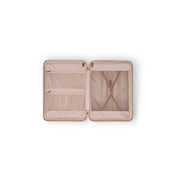 Close-Up Detail of Classic Collar &amp; Heavy-Duty Zipper Hardware on Large Suitcase Zuna 女士
