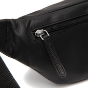 
Solid Antique Brass Hardware & Heavy-Duty Dual Zipper Detail on Brana 真皮腰包