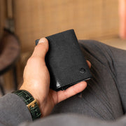 
Classic 100% Full-Grain Leather Card Holder - 展现加固真皮背带与承重走线的背部视角