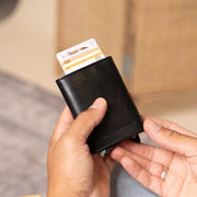 
Classic 100% Full-Grain Leather Card Holder - 展现加固真皮背带与承重走线的背部视角