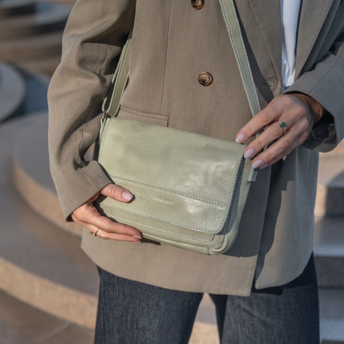 Ann Full-Grain Leather Crossbody Bag 女士 – alternate product view 2