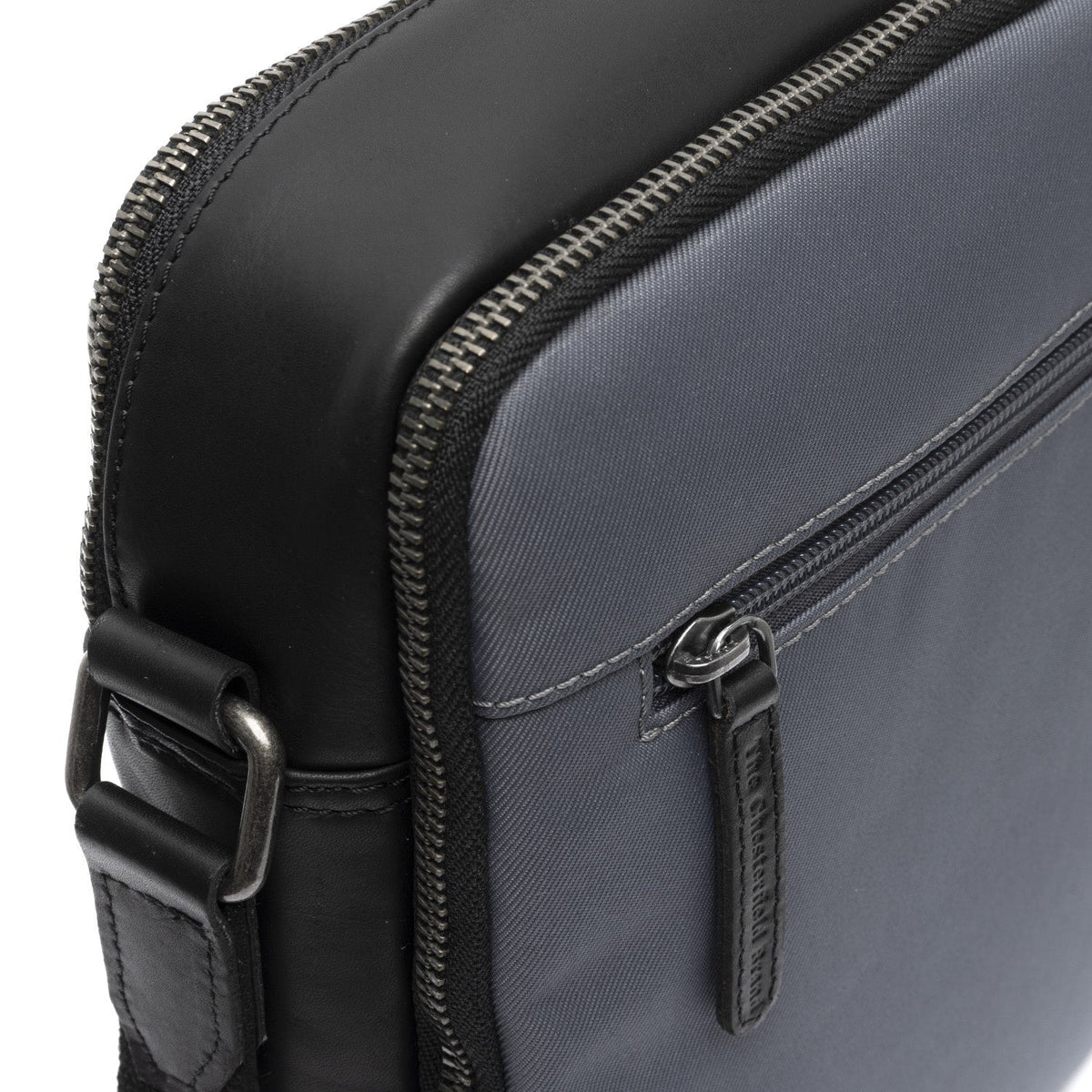 内衬展示 Showing Dedicated Padded Laptop Sleeve & Multi-Compartment Organization
