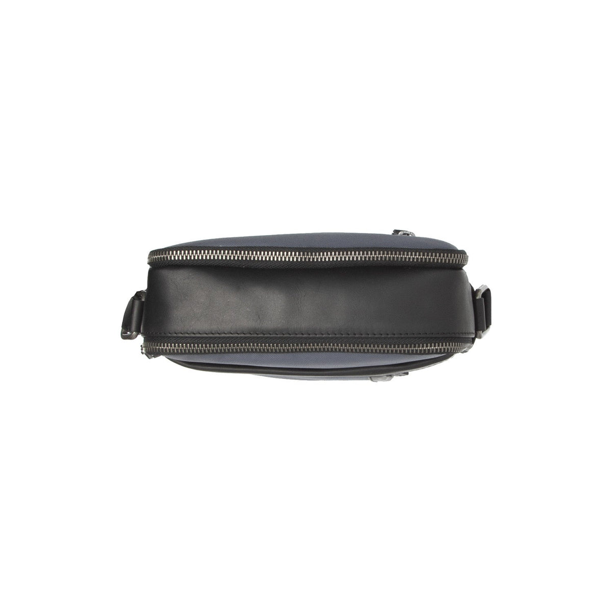 Arendal Full-Grain Leather Crossbody Bag - 立体侧面展现包身风琴褶与扩容深度