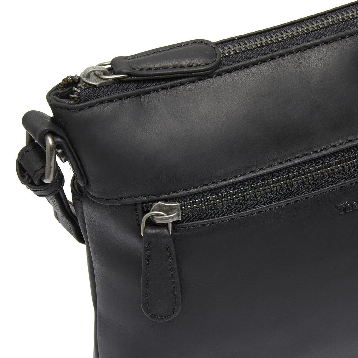 
Classic 100% Full-Grain leather Bag - 展现加固真皮背带与承重走线的背部视角