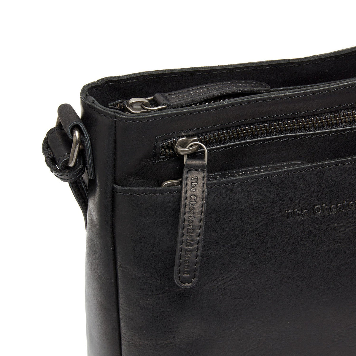 
Solid Antique Brass Hardware & Heavy-Duty Dual Zipper Detail on Mumbai 真皮斜挎包