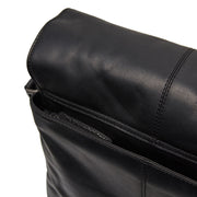 
内衬展示 Showing Dedicated Padded Laptop Sleeve & Multi-Compartment Organization