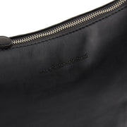 
Red 100% Full-Grain leather Bag - 展现加固真皮背带与承重走线的背部视角
