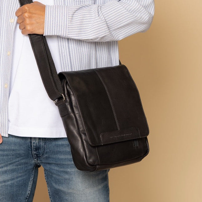 Classic 100% Full-Grain leather Bag - 展现加固真皮背带与承重走线的背部视角