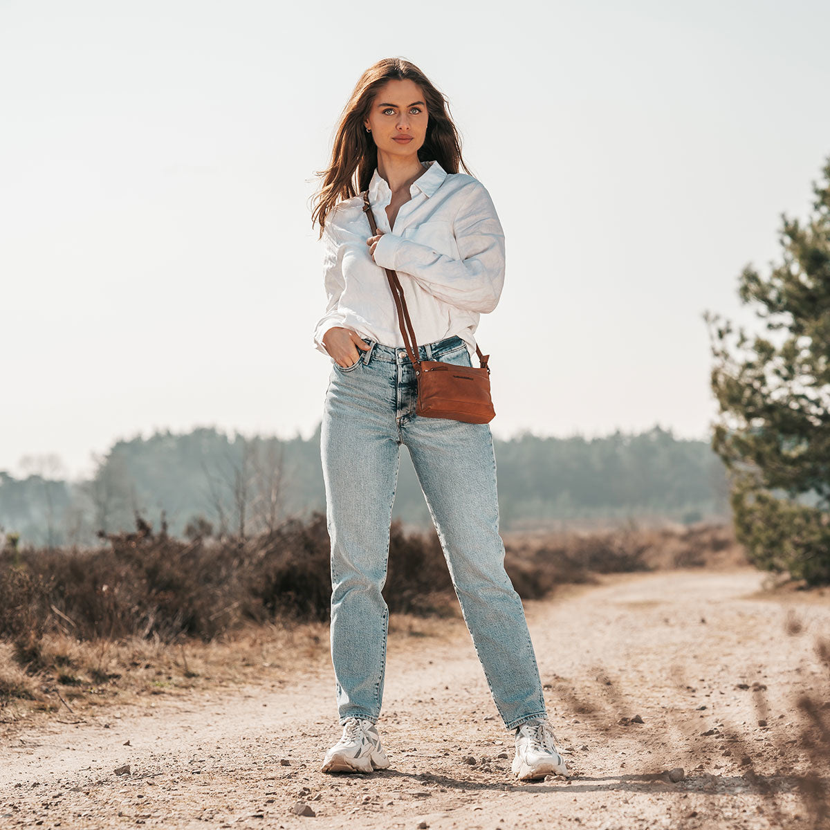 Salerno Full-Grain Leather Crossbody Bag 女士 – alternate product view 3