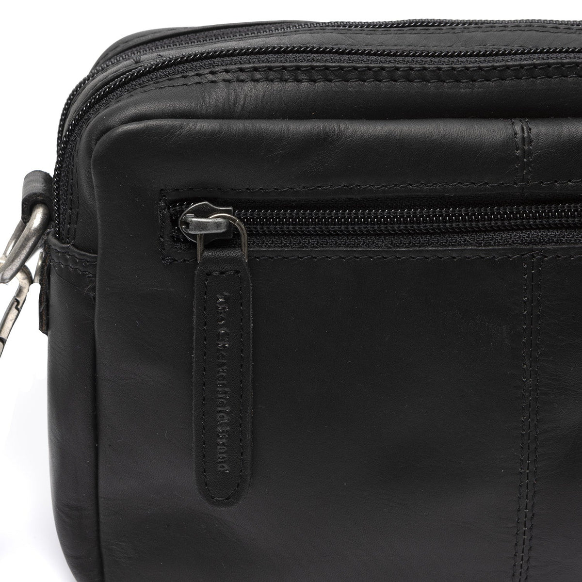 
Solid Antique Brass Hardware & Heavy-Duty Dual Zipper Detail on Samui 真皮斜挎包