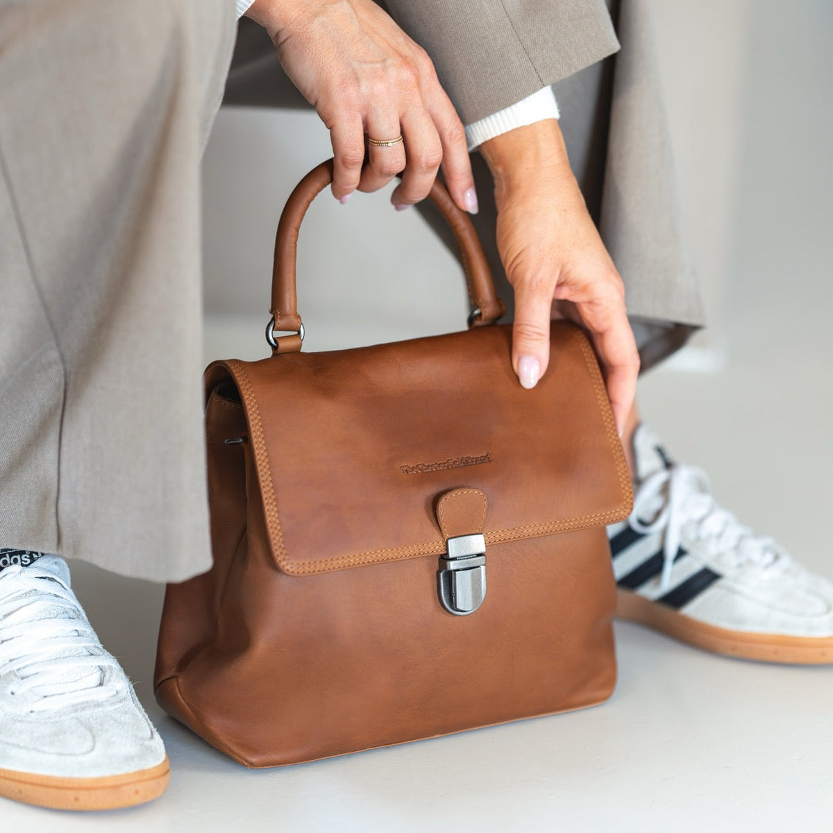 Styled Fit Perspective of Angera Full-Grain Leather Handbag 女士 on Model - Natural Daylight Drape