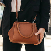 Tailored Rib Cuffs &amp; Hem Craftsmanship Construction Detail on Chili Full-Grain Leather Handbag 女士