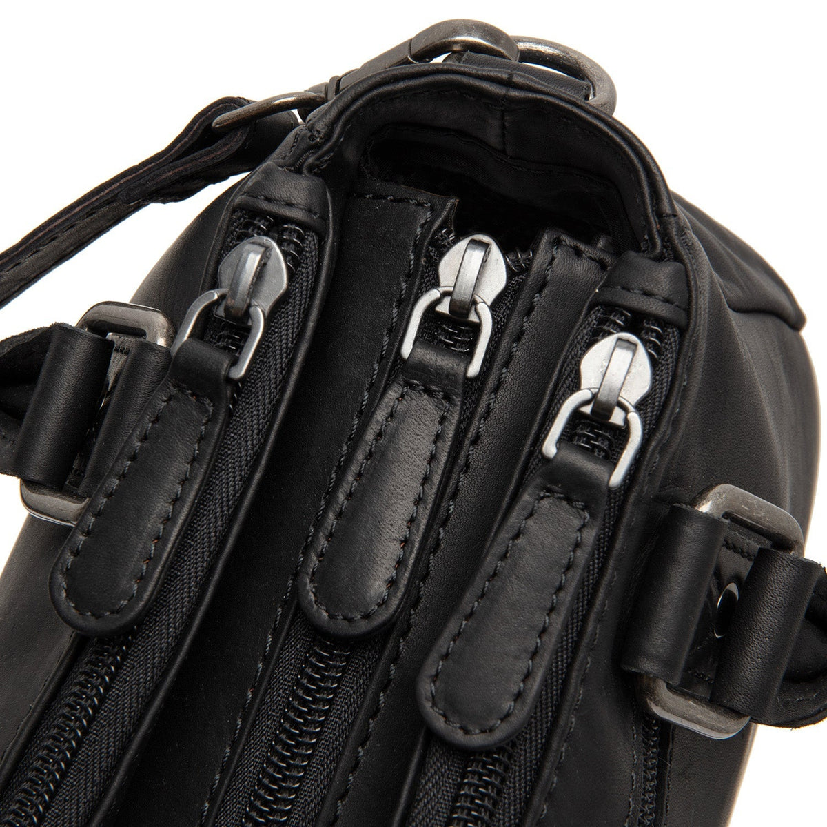 Fenja Full-Grain Leather Handbag 女士 - Lateral Side Profile View Showing Sleeve Cut &amp; Athletic Taper Fit