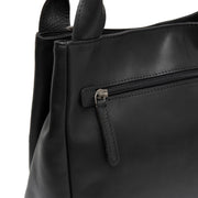 Close-Up Detail of Classic Collar &amp; Heavy-Duty Zipper Hardware on Tenara Full-Grain Leather Handbag 女士