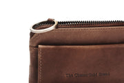Styled Fit Perspective of Oliver Full-Grain Leather Key Case 女士 on Model - Natural Daylight Drape