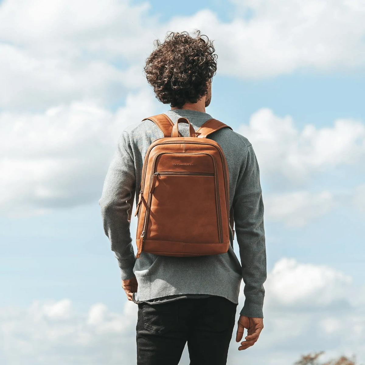 Detroit Full-Grain Leather Laptop Backpack 女士 – alternate product view 3
