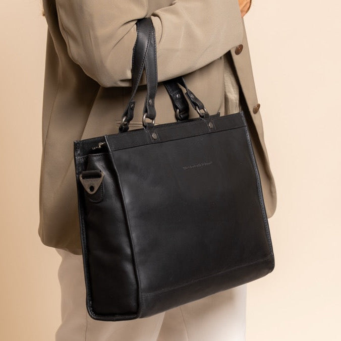 Classic 100% Full-Grain leather Briefcase - 展现加固真皮背带与承重走线的背部视角