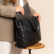 Manly Full-Grain Leather Laptop Bag 女士 - Structured Side Profile Showing Gusset Depth &amp; Expansion Capacity