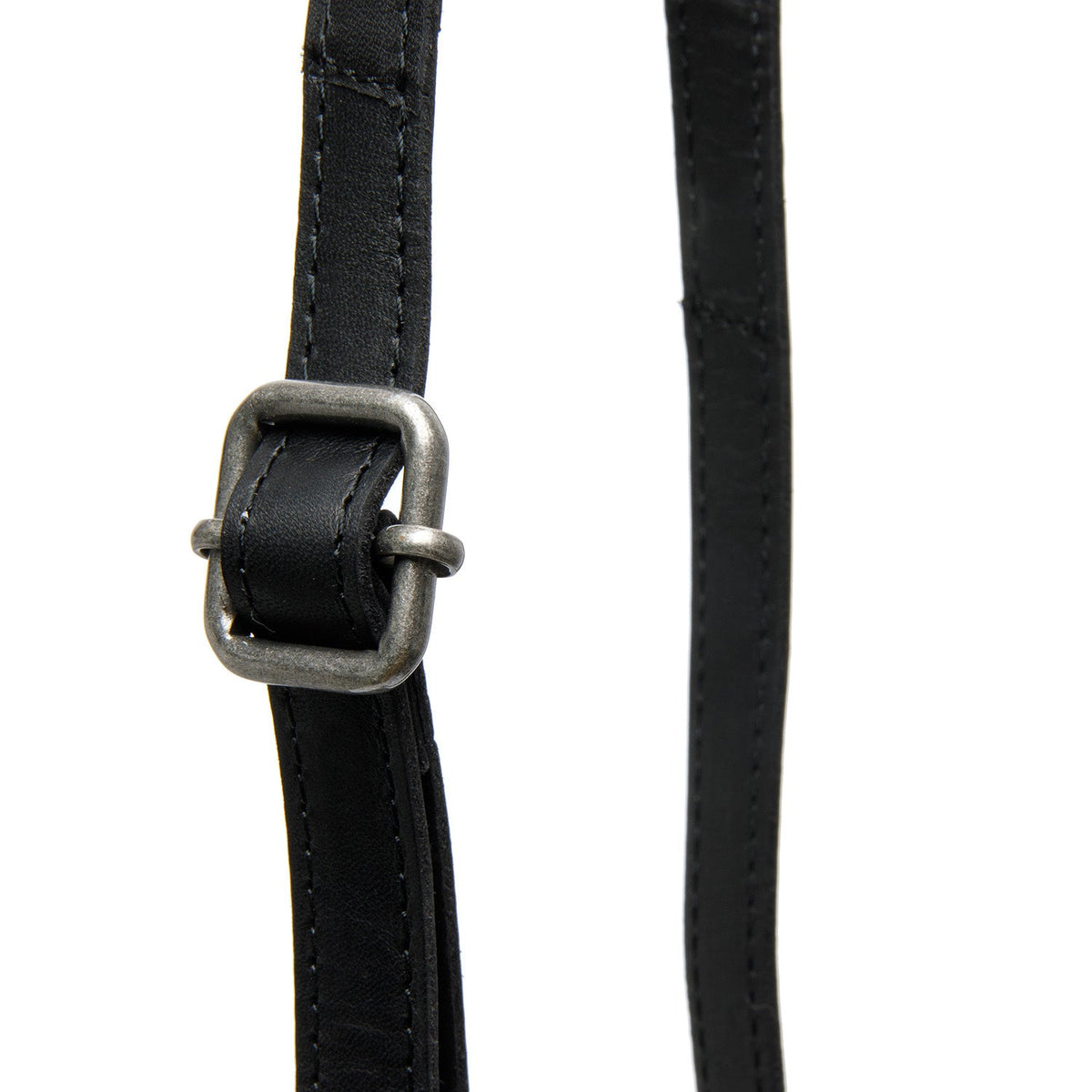 
Tailored Rib Cuffs & Hem Craftsmanship Construction Detail on Langley 头层牛皮 Phone Bag