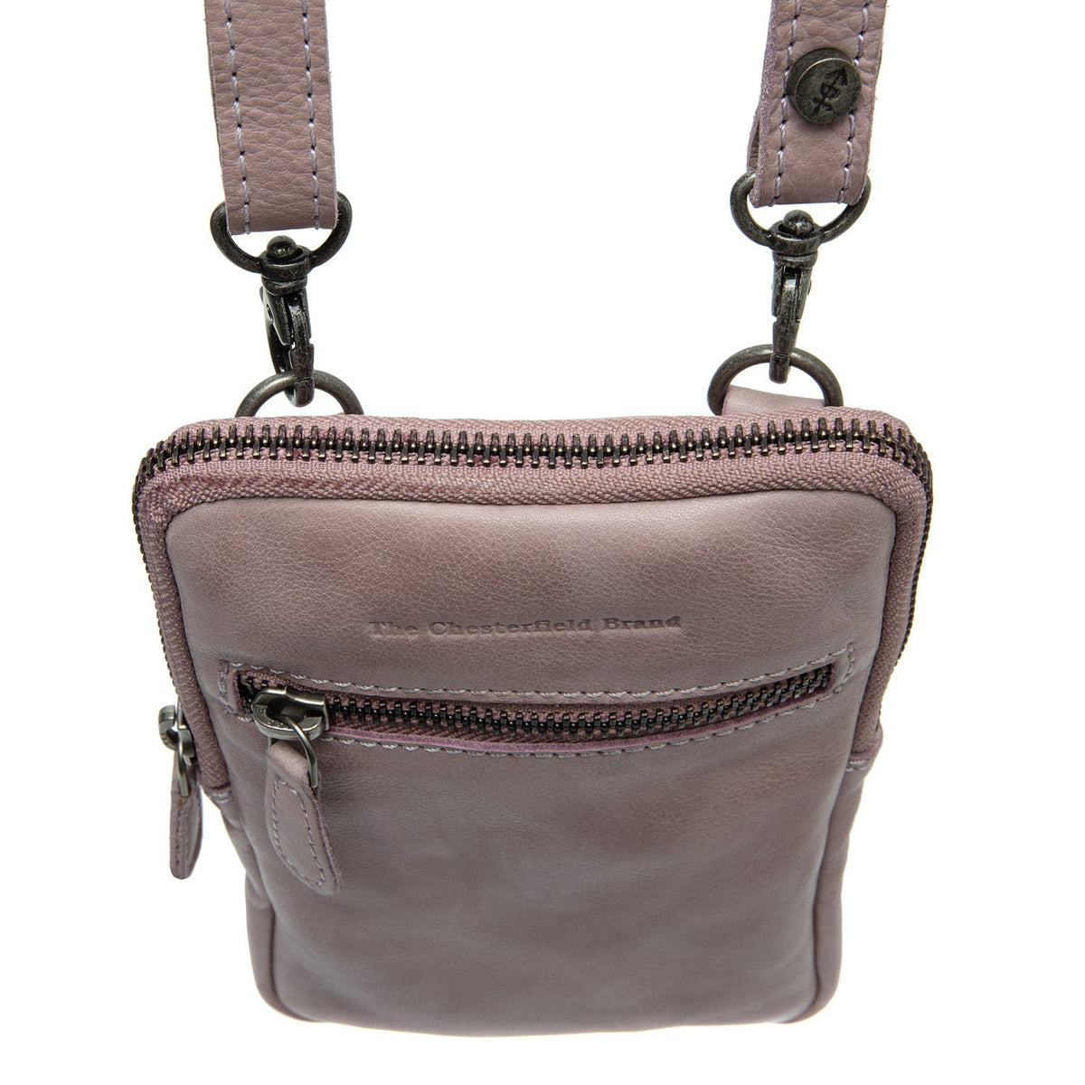 Close-Up Detail of Classic Collar &amp; Heavy-Duty Zipper Hardware on Salta Full-Grain Leather Phone Bag 女士