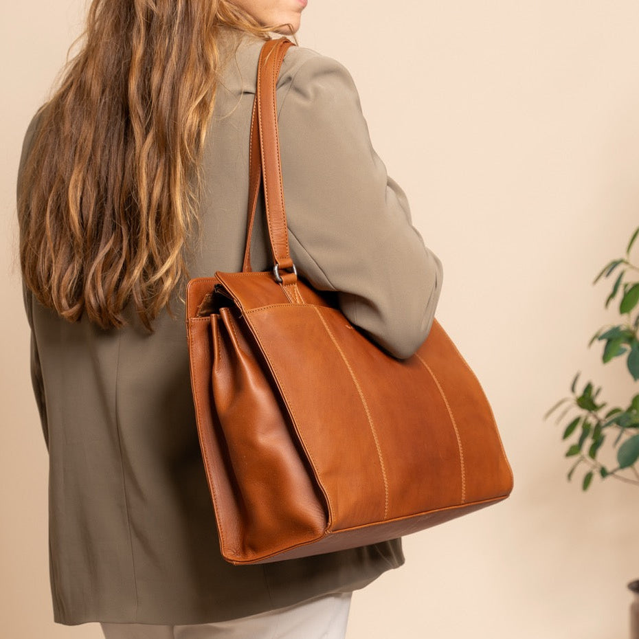 
Fidenza 真皮单肩包 – alternate product view 2