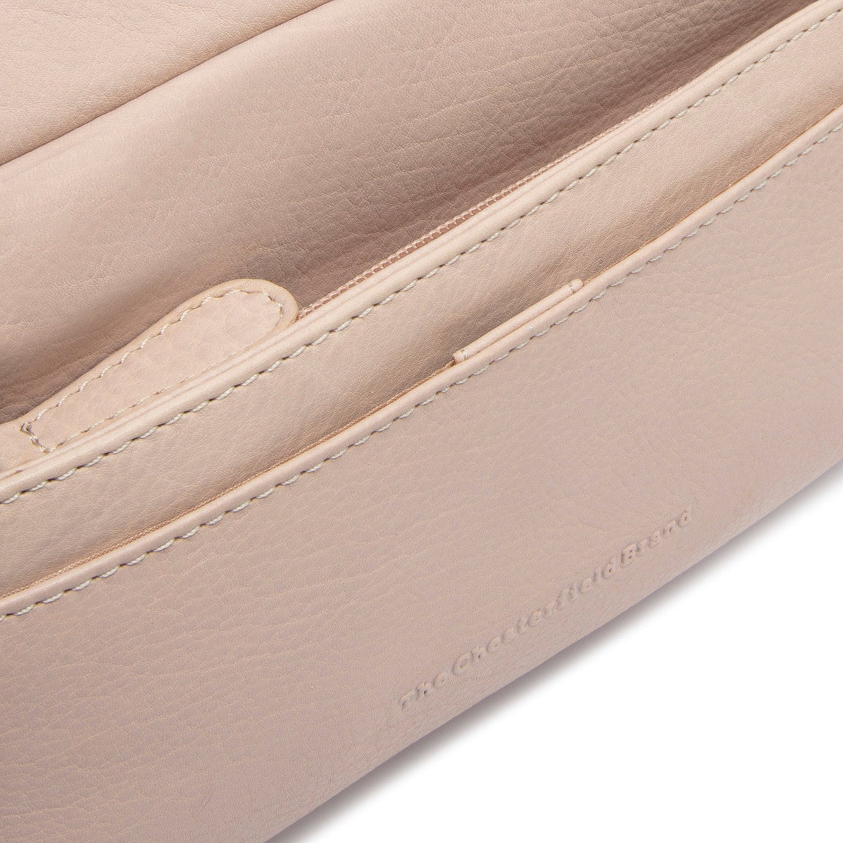 Solid Antique Brass Hardware &amp; Heavy-Duty Dual Zipper Detail on Liora Full-Grain Leather Shoulder Bag 女士