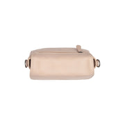 
100% Full-Grain Wax Pull-Up 100% Full-Grain Leather Grain Texture & Handcrafted Patina Detail