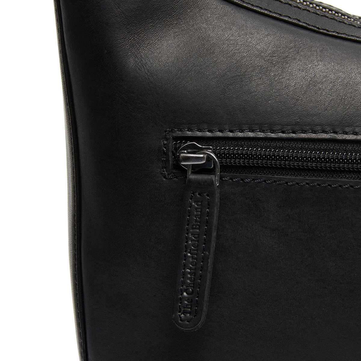 
Classic 100% Full-Grain leather Bag - 展现加固真皮背带与承重走线的背部视角