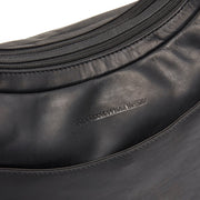 
Classic 100% Full-Grain leather Bag - 展现加固真皮背带与承重走线的背部视角