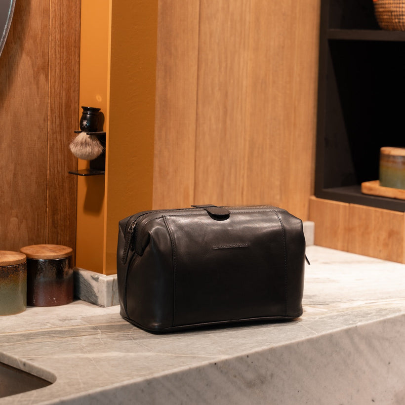 Biassa Full-Grain Leather Toiletry Bag 女士