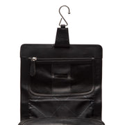 特写细节 of Classic Collar &amp; Heavy-Duty Zipper Hardware on Rosario 头层牛皮 Toiletry Bag