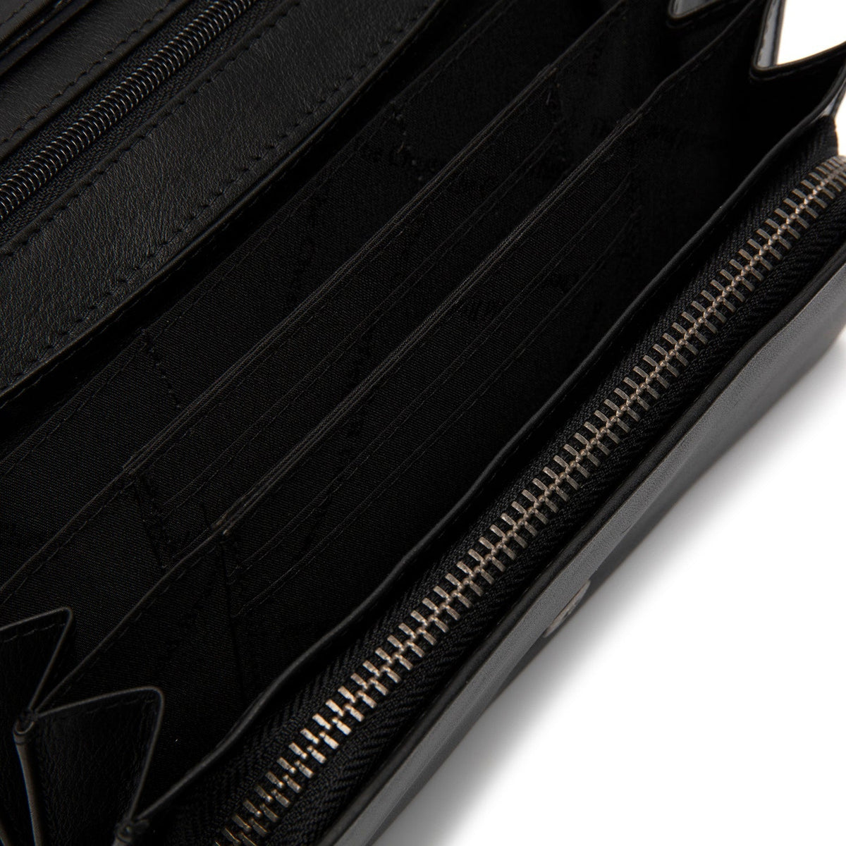 Solid Antique Brass Hardware &amp; Heavy-Duty Dual Zipper Detail on Arvento Full-Grain Leather Wallet 女士