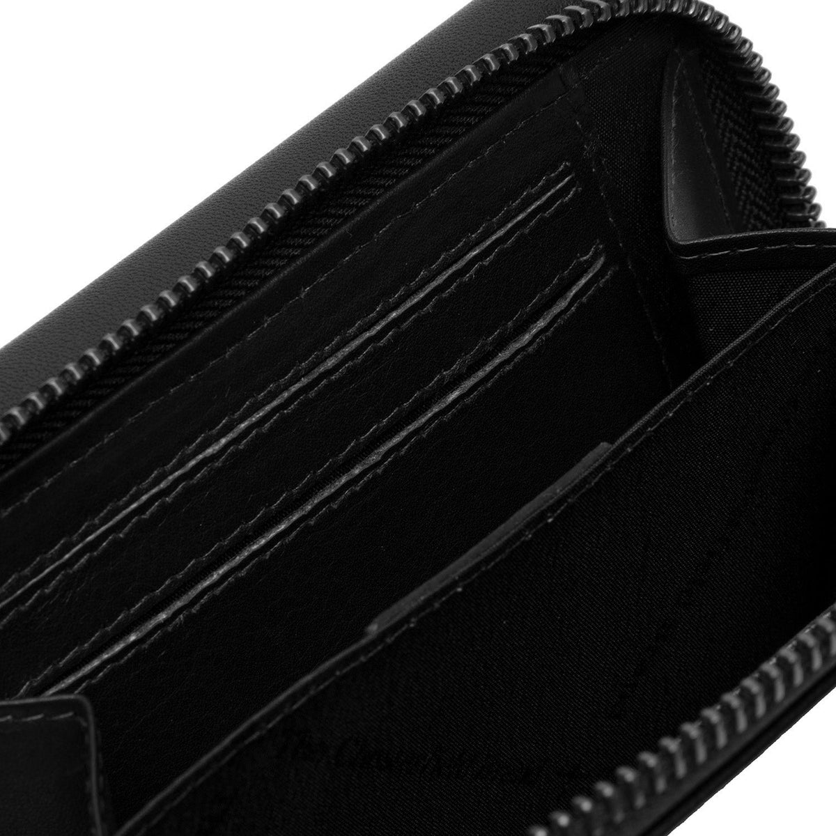 
内衬展示 Showing Dedicated Padded Laptop Sleeve & Multi-Compartment Organization