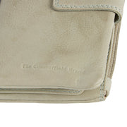 
100% Full-Grain Wax Pull-Up 100% Full-Grain Leather Grain Texture & Handcrafted Patina Detail