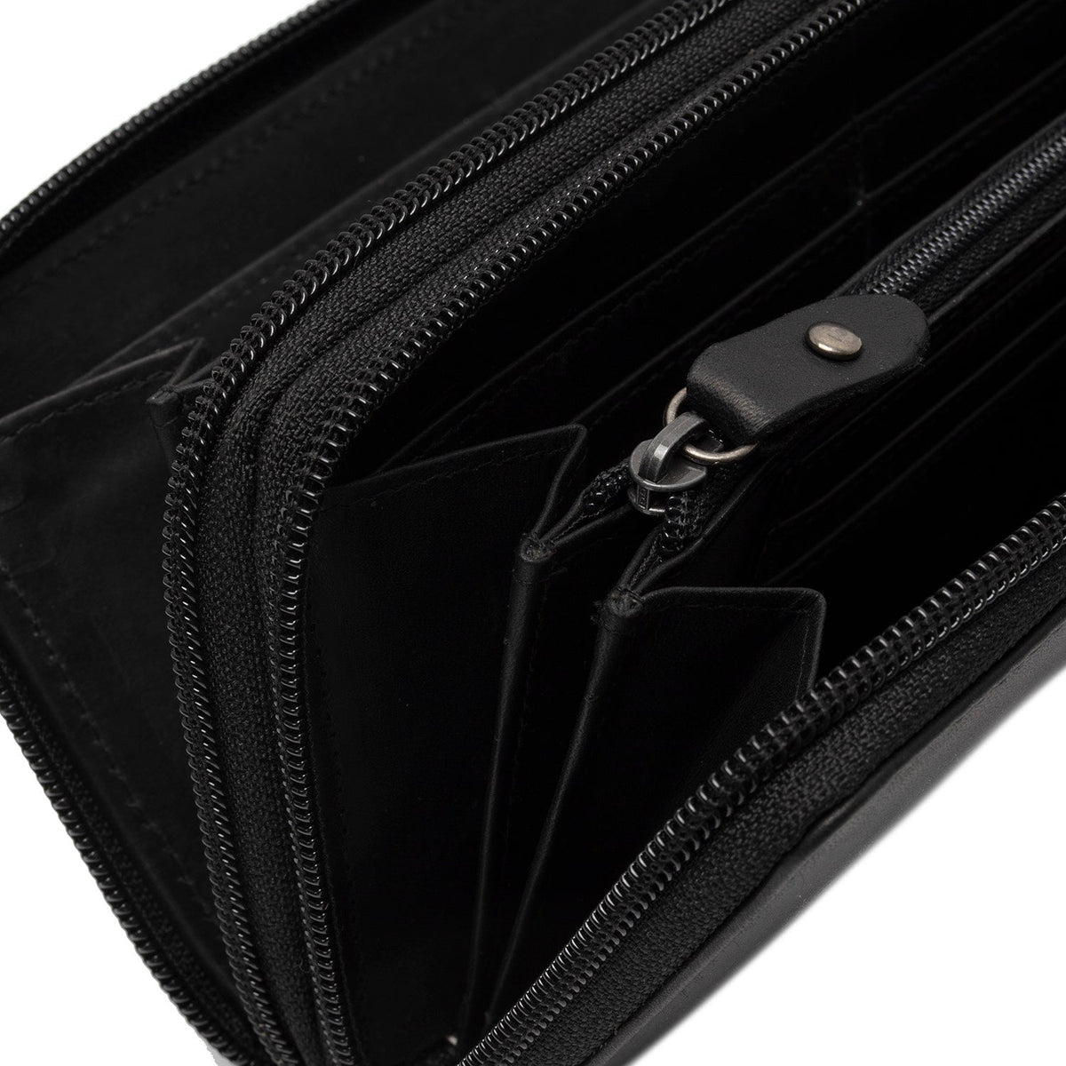 
Solid Antique Brass Hardware & Heavy-Duty Dual Zipper Detail on Hadley 头层真皮皮夹钱包