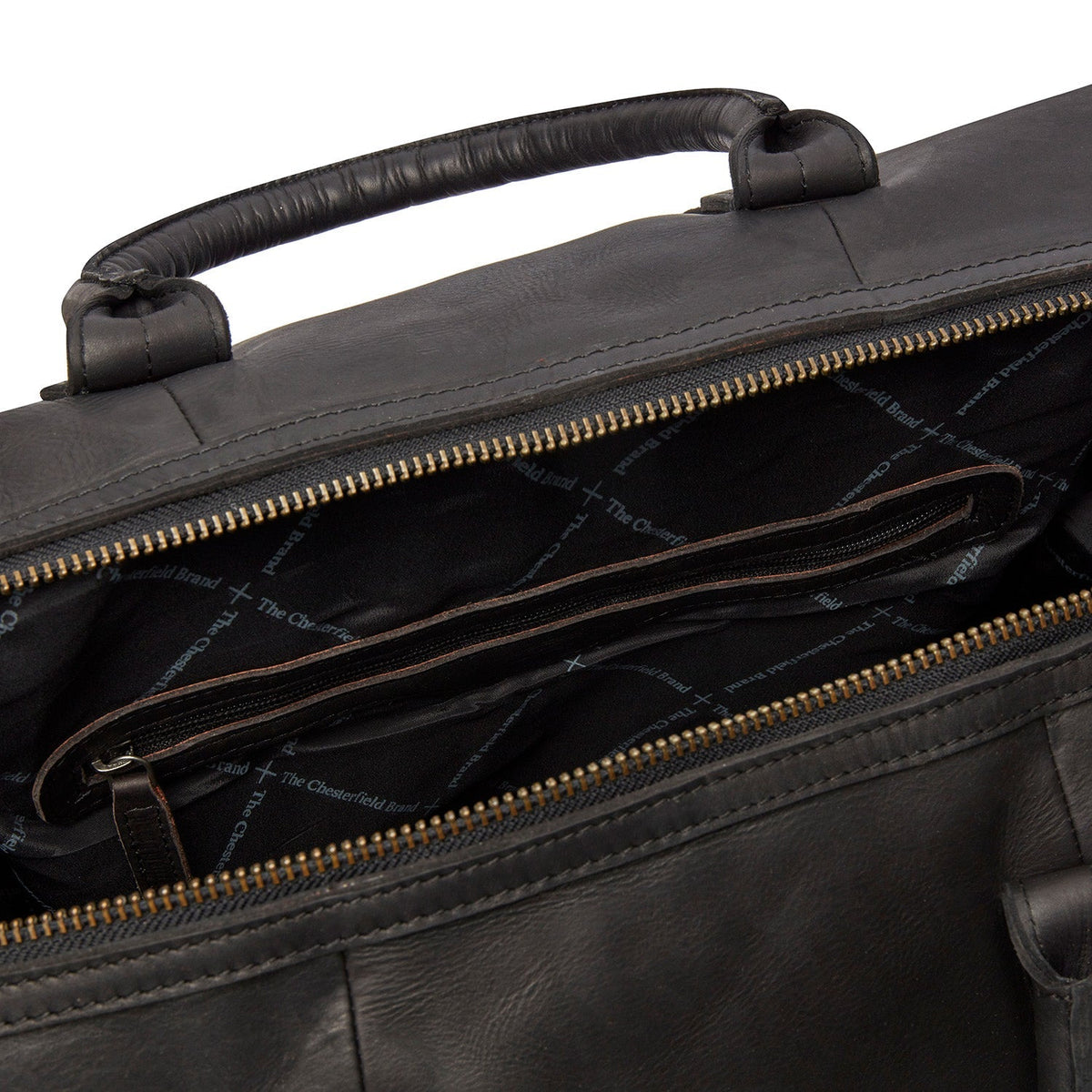 Solid Antique Brass Hardware &amp; Heavy-Duty Dual Zipper Detail on Portsmouth 头层牛皮 Weekender Bag