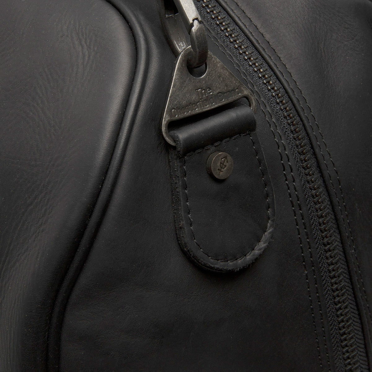 Solid Antique Brass Hardware &amp; Heavy-Duty Dual Zipper Detail on William Full-Grain Leather Weekender Bag 女士