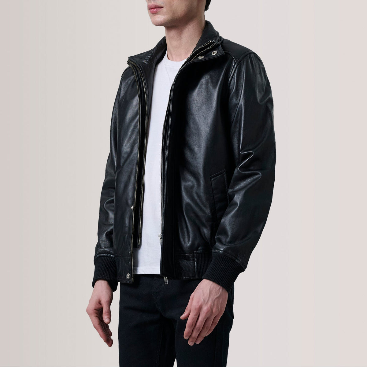 Lester 棕色 Suede 真皮飞行员夹克 男士 For Men - Lateral Side Profile View Showing Sleeve Cut &amp; Athletic Taper Fit