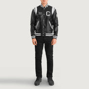 
Liberte California 经典黑 Leather Varsity 真皮夹克 男士 - 展现立体袖型与合身版型的侧身视角