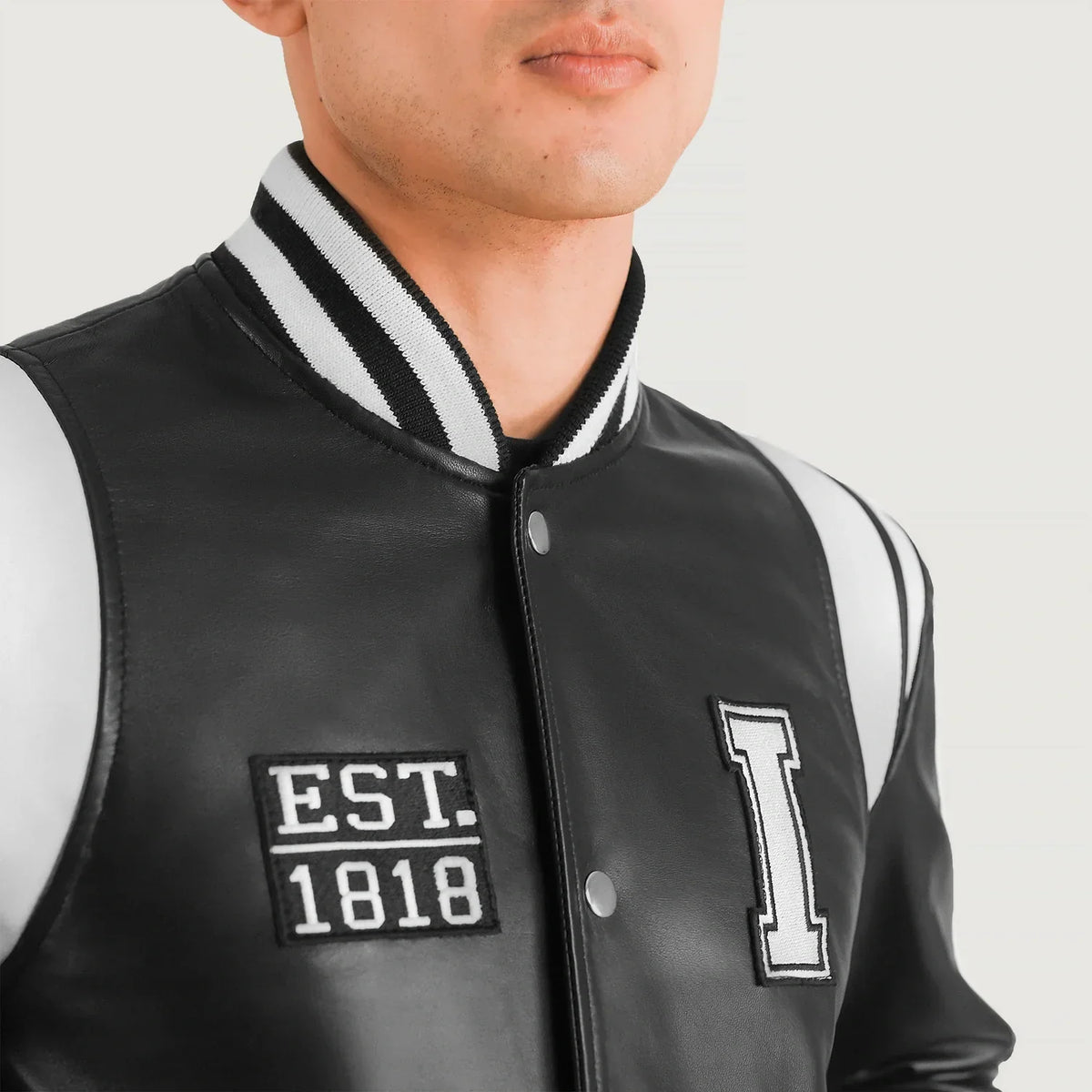 Close-Up Detail of Varsity &amp; Snap Button Hardware on Liberte Illinois 黑色 Leather Varsity 真皮夹克 男士