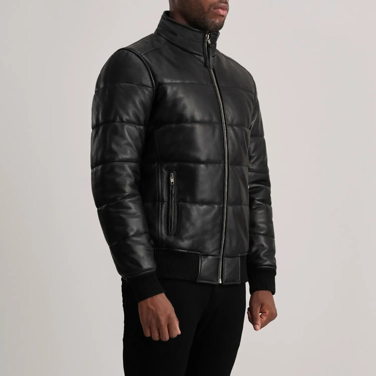 
Blue Sheepskin Leather Bomber Jacket - 展现肩线贴合与利落下摆的背部视角