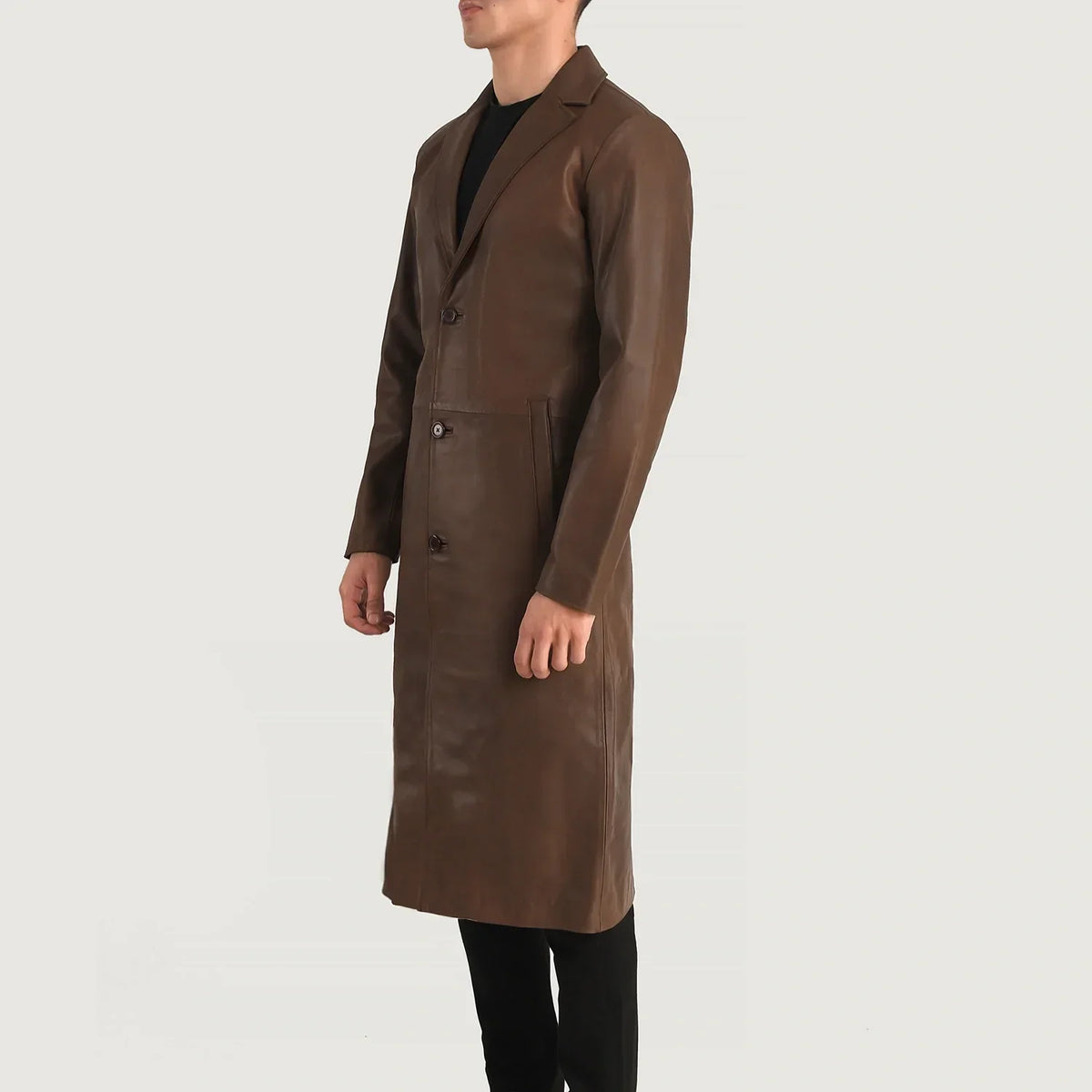
模特上身效果： Mateo Black Leather Single Breasted Coat 模特试穿展示（自然光垂坠质感）