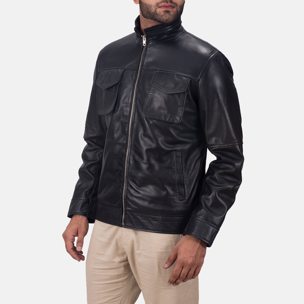 
Black Sheepskin leather Jacket - 展现肩线贴合与利落下摆的背部视角